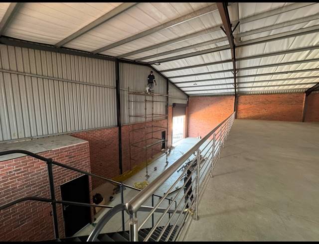 900M² WAREHOUSE TO LET IN CHLOORKOP